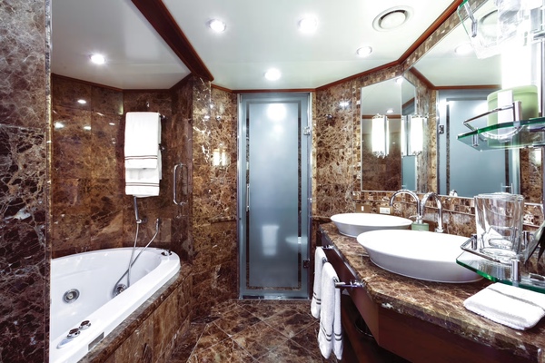 Silversea Cruises Silver Moon Owners Suite ©Silversea Cruises Ltd.jpg